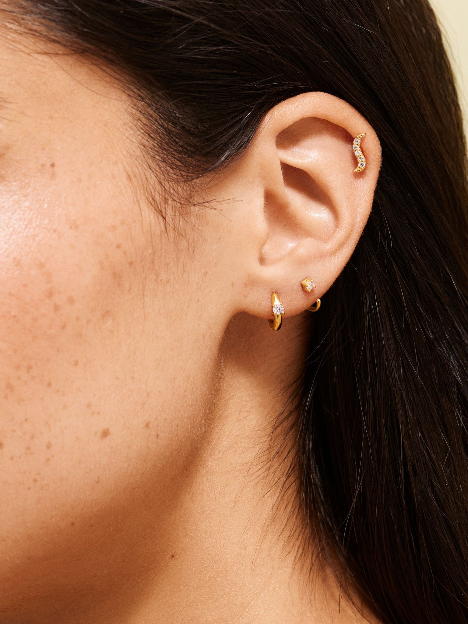 Saya Piercing bild 4