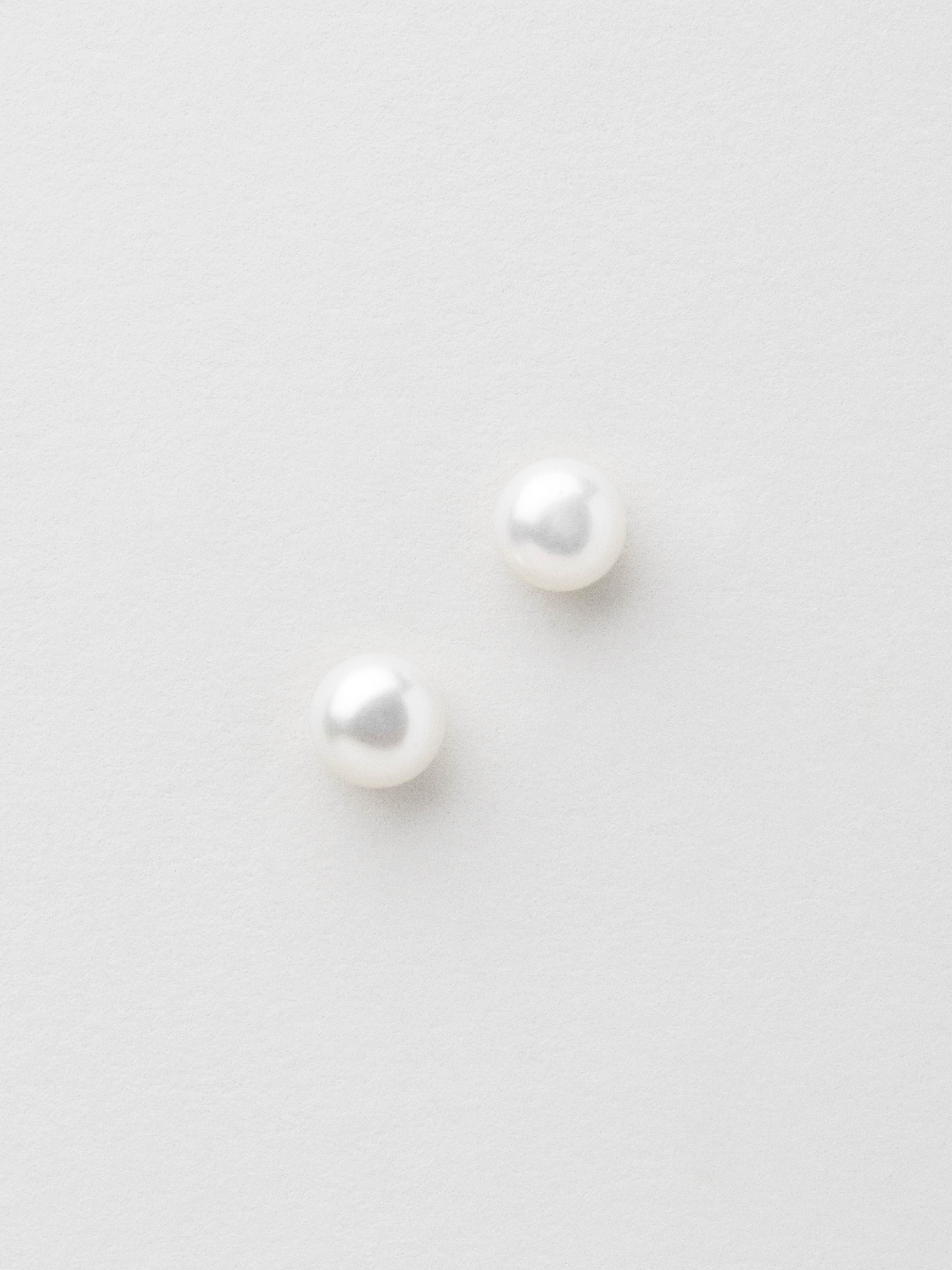 Pearl Studs (M)
