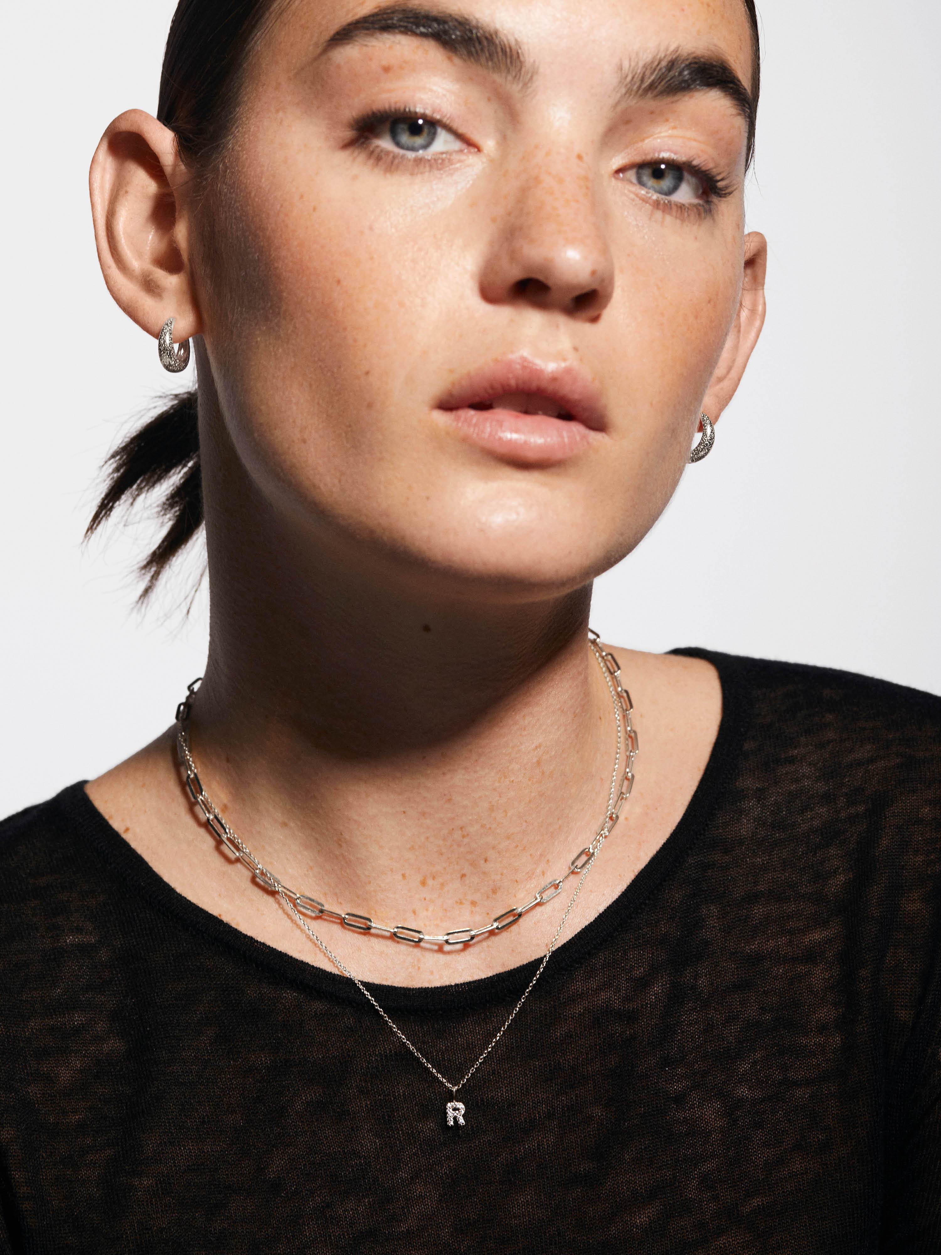 R Sparkle Bokstav Halsband bild 4