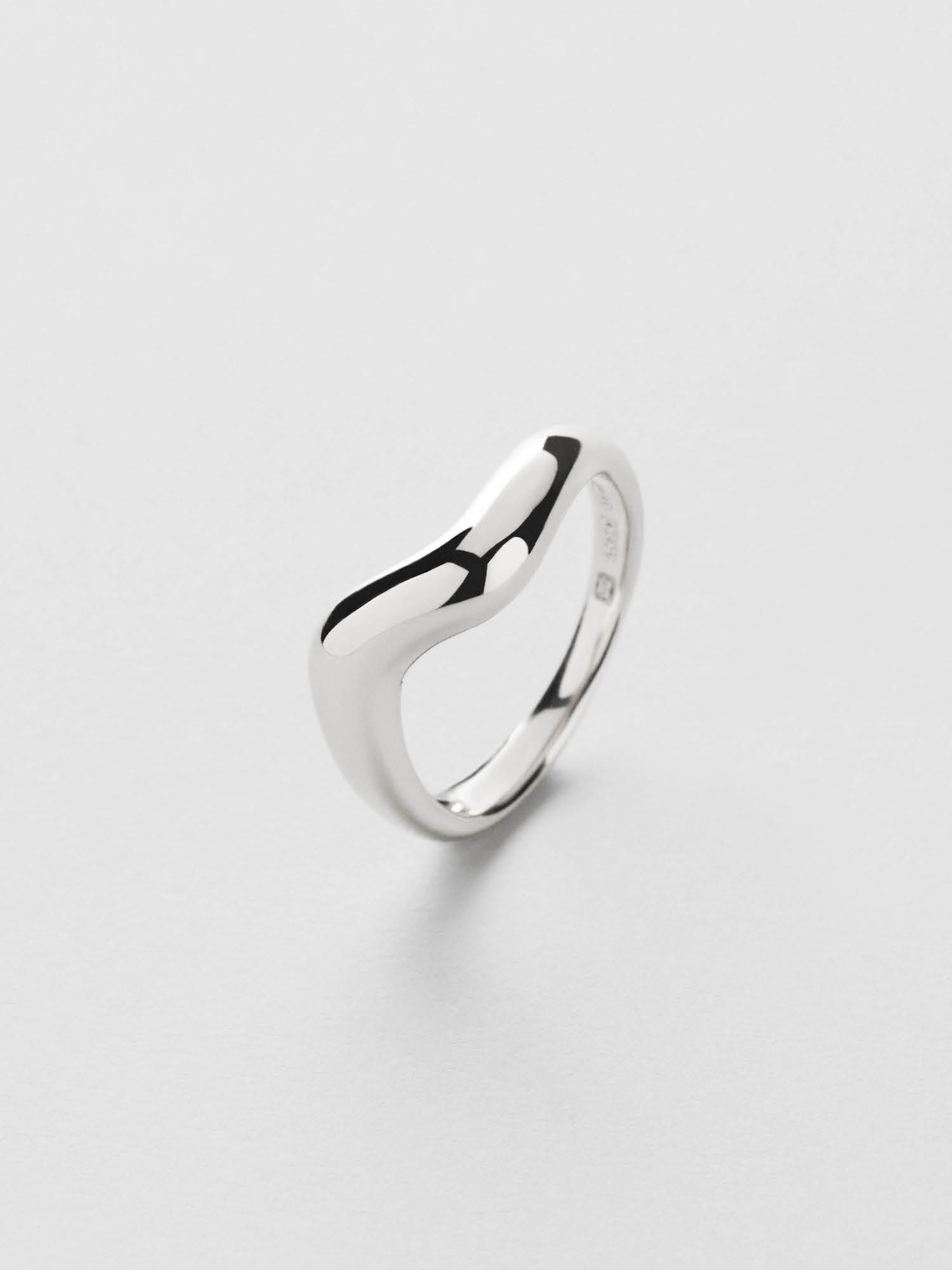 Wavy Molly Ring