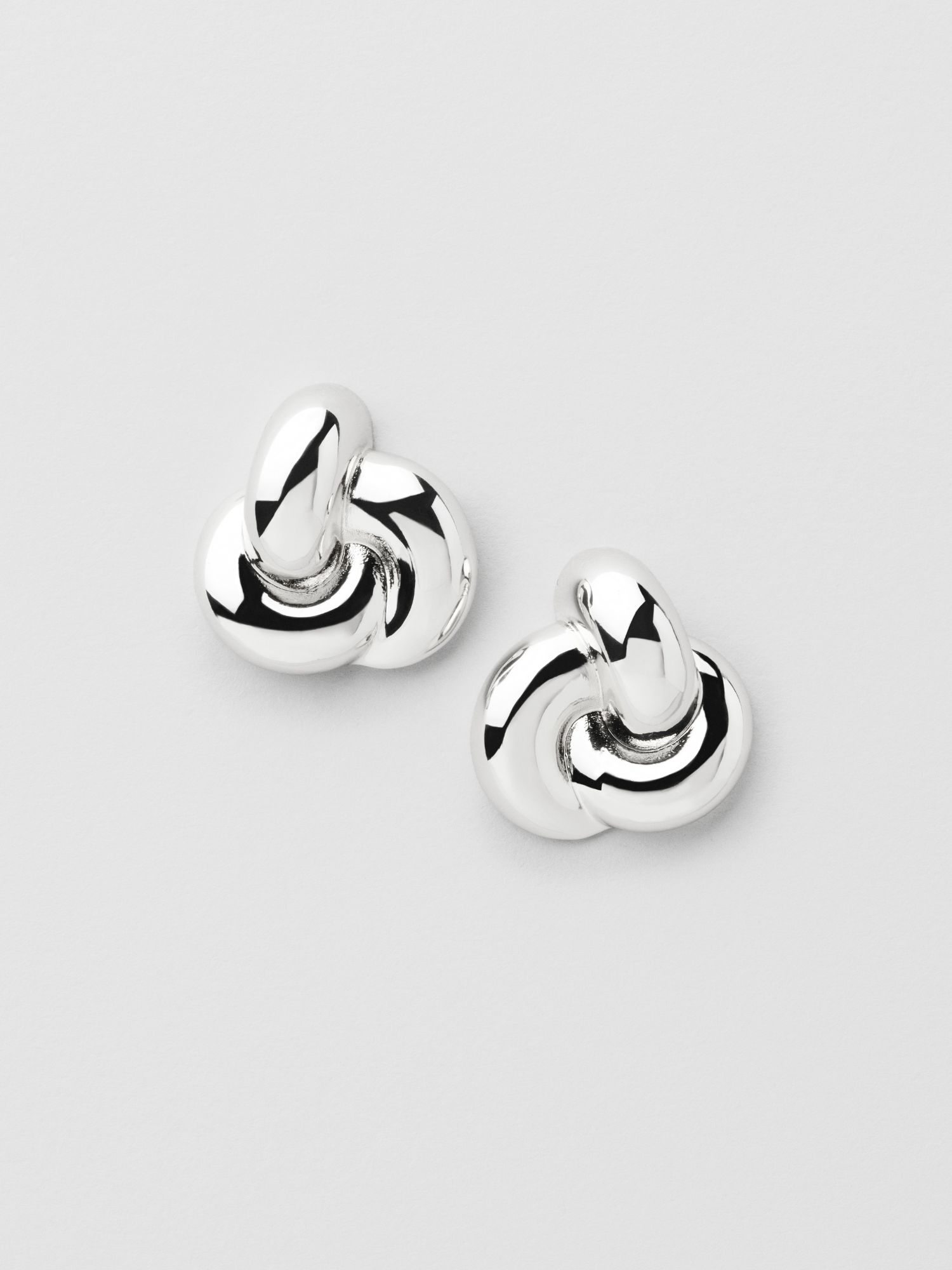 Knot Studs (M)