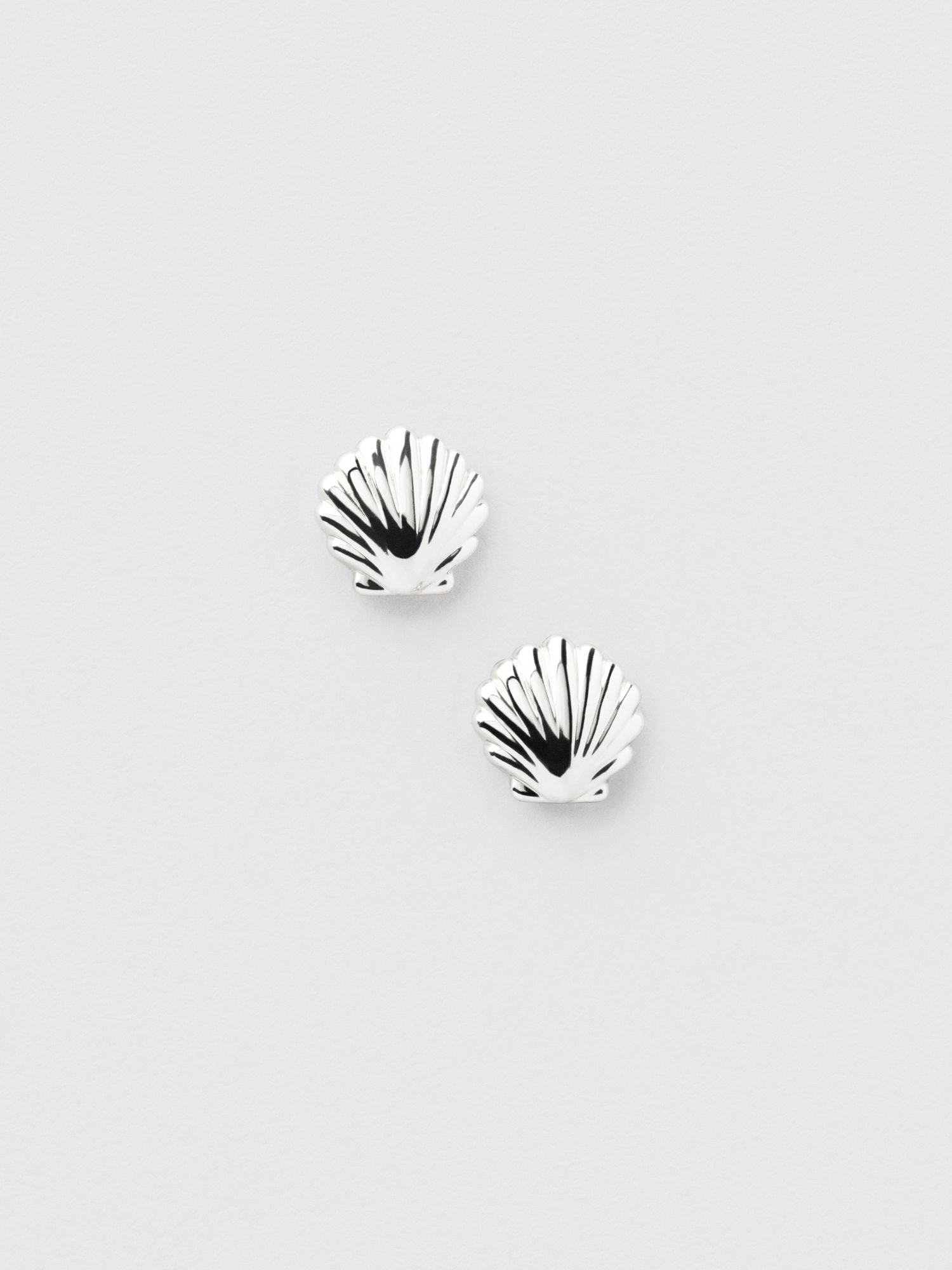 Shell Studs (S)