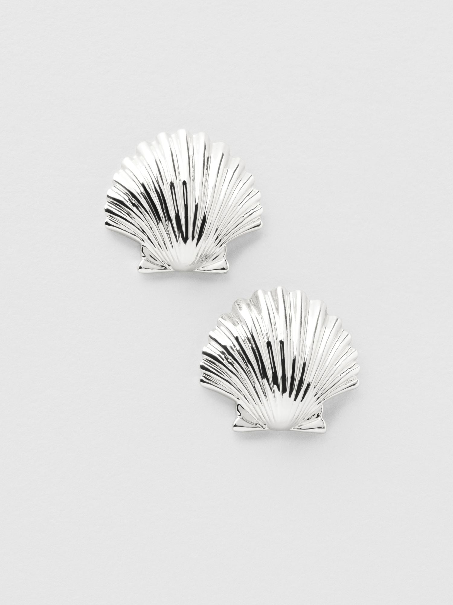 Shell Studs (M)