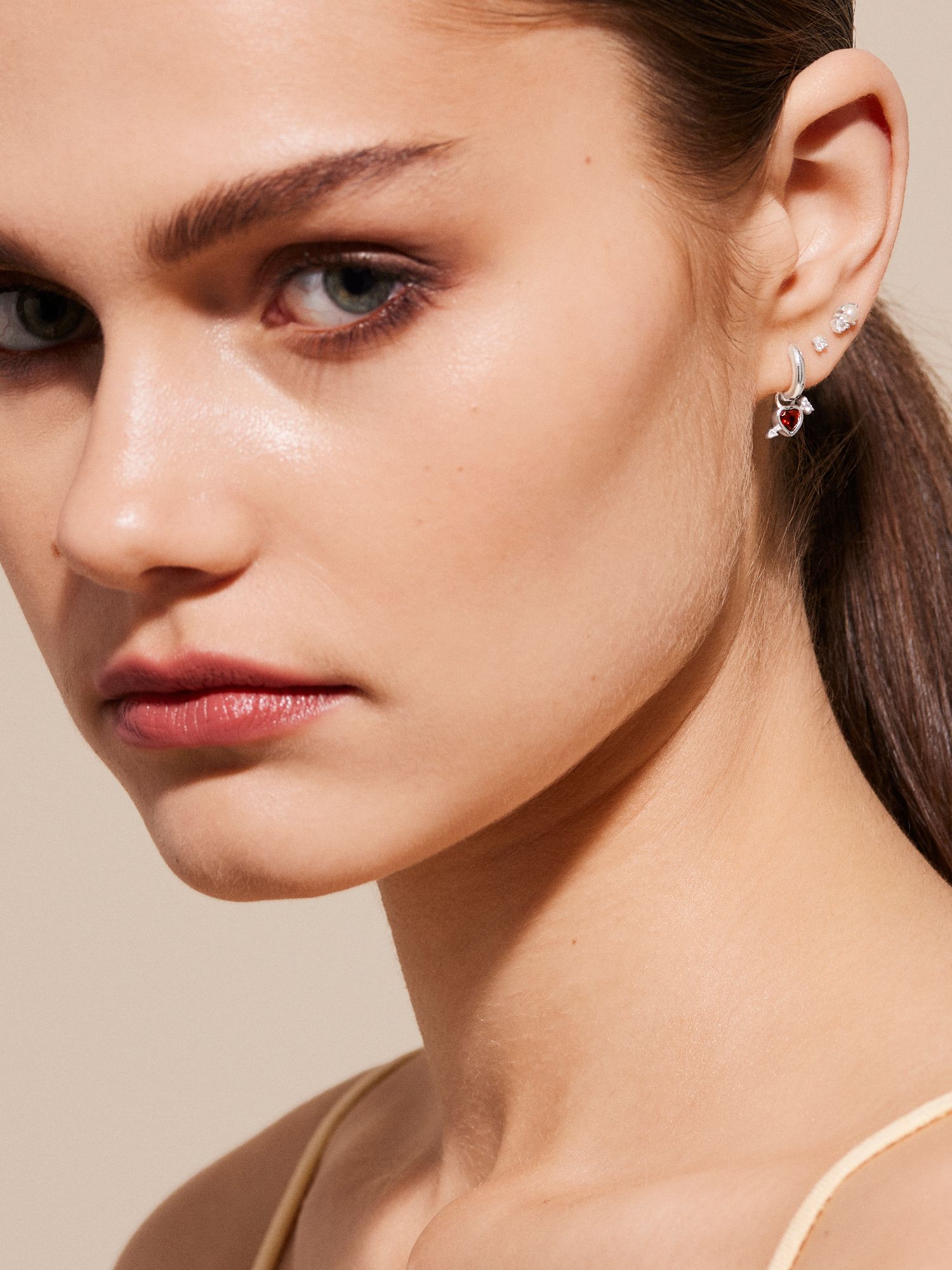 Liz Pearl Piercing bild 5