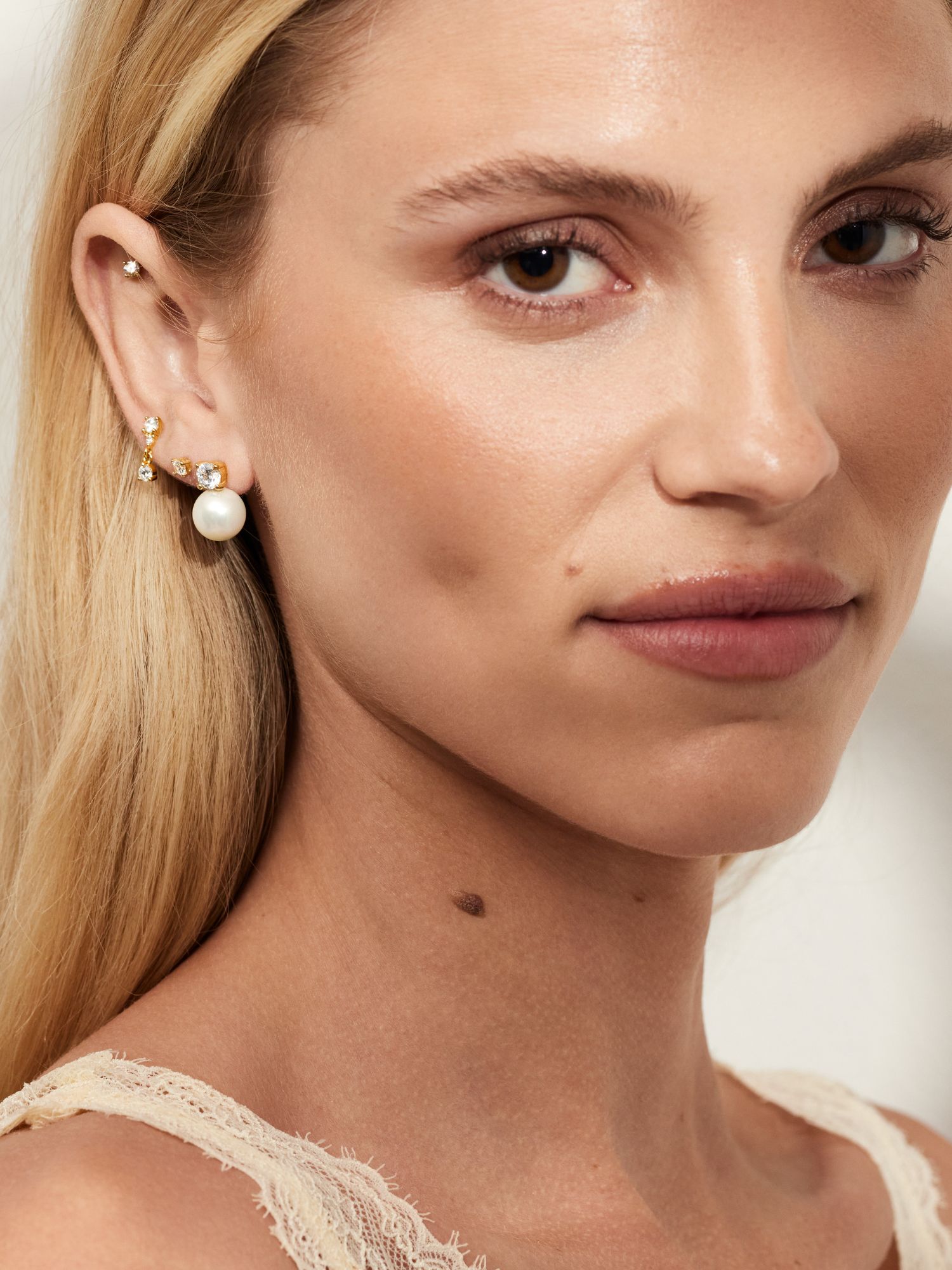 Bling Pearl Studs
bild 2