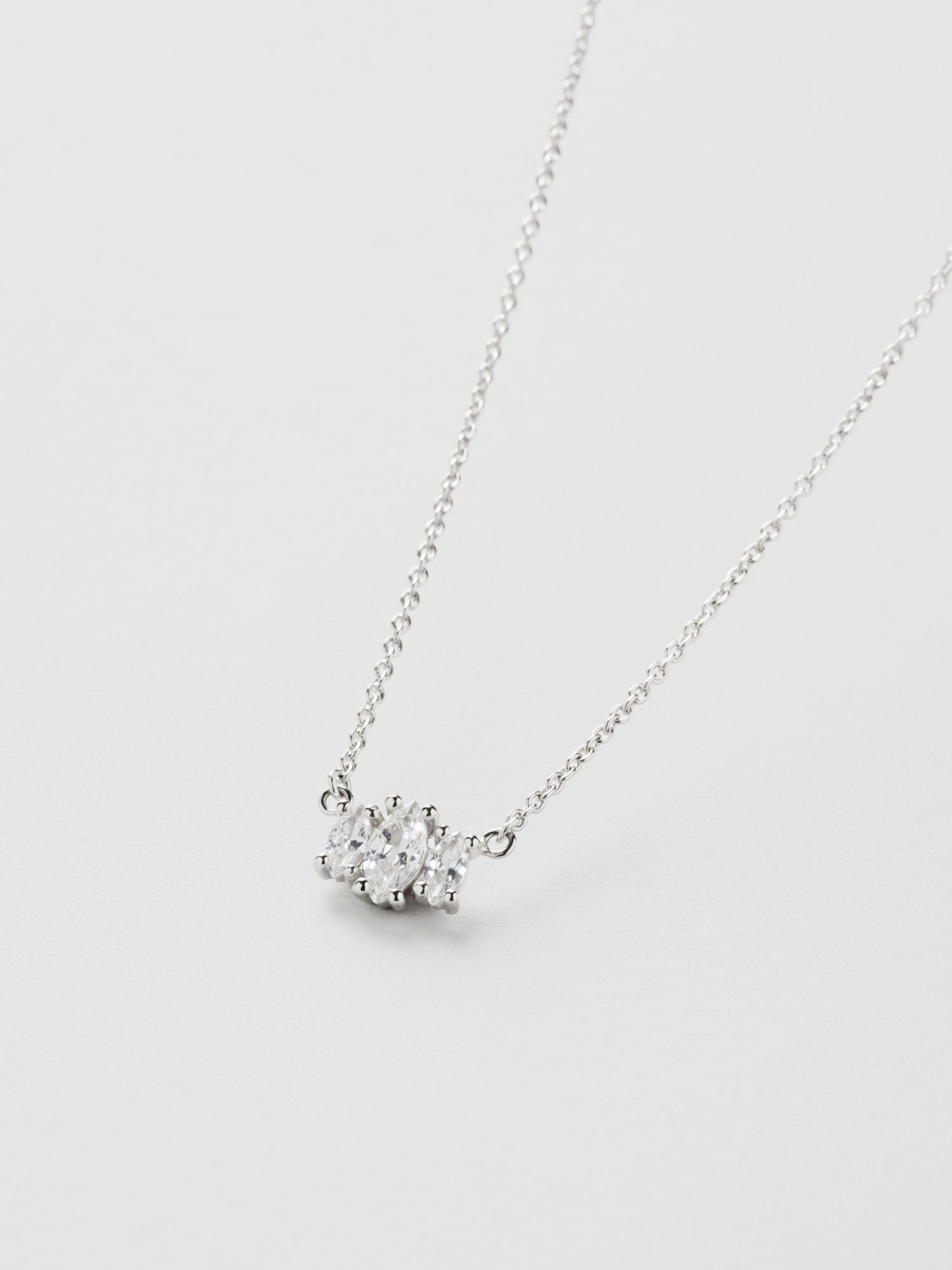 Stella Halsband bild 3
