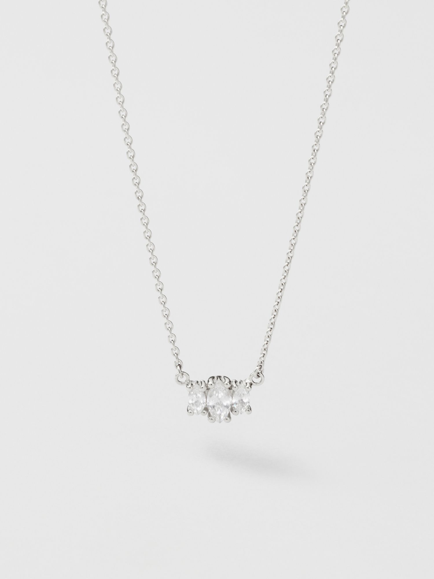 Stella Halsband