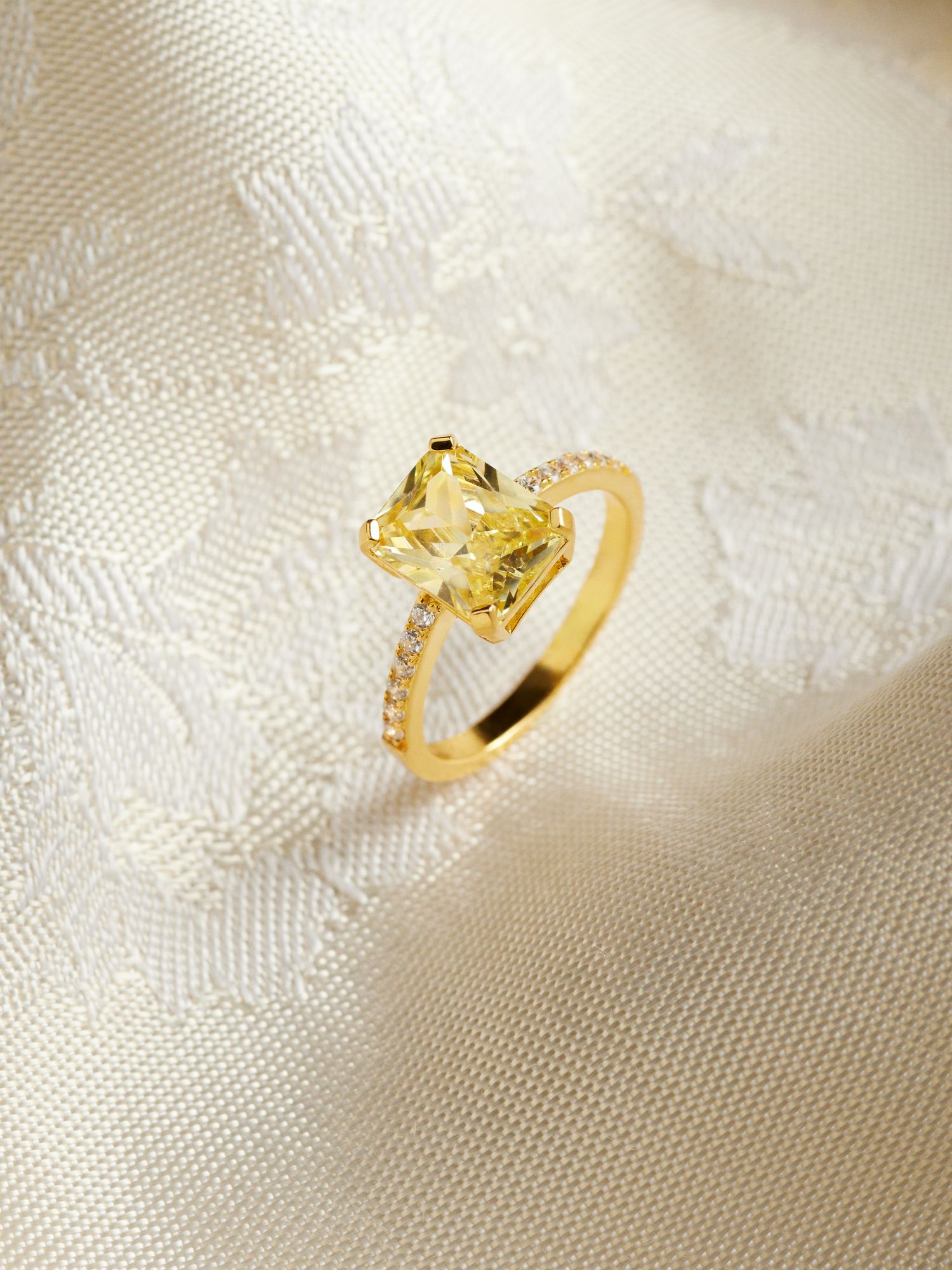 Yellow Bling Ring
 bild 5